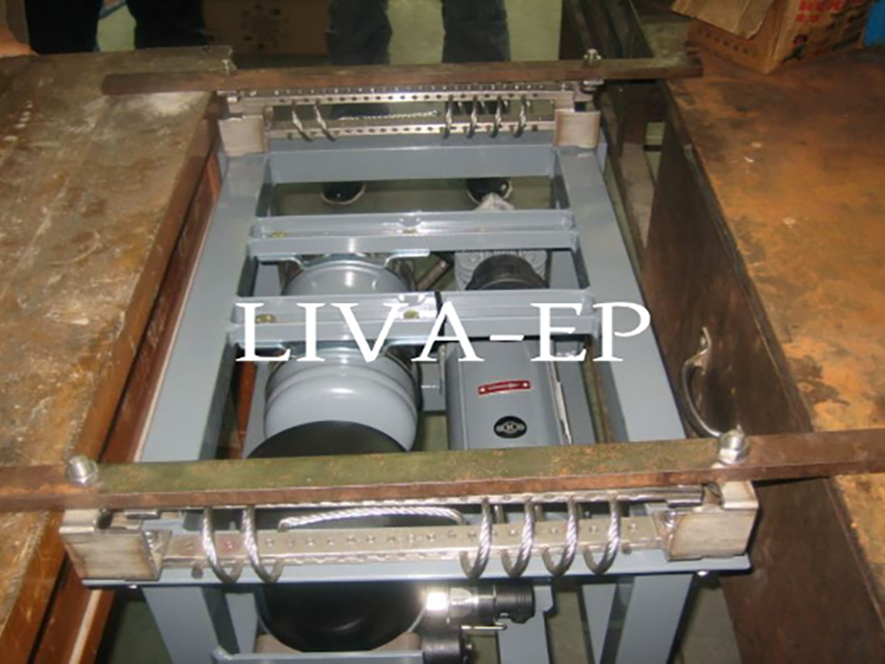 Wire rope vibration isolation